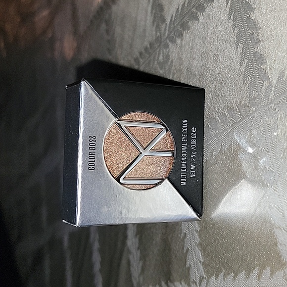 IL Makiage Eyes on The Prize Color Boss Eyeshadow - Picture 3 of 4